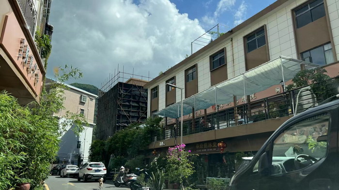 酒肆街小酒馆梧桐山店 东街草市 酒肆街，酒肆街小酒馆定位 年轻人的社交圈 深圳酒肆街镇  汴河书院 酒肆街·深圳签约仪式 【酒肆街】团队签约罗湖水贝珠宝大厦 欢乐上河之【酒肆街】 酒肆深圳旗舰 红色文旅小镇 四季康养 乡村振兴 酒肆街 茶肆街 新媒体 文旅产业汕尾红海湾 地产圆桌派 全球酒吧源酒肆 酒肆街小酒馆 久康元酒 本草精酿 百师医谷 四季康养落地重庆南川区 茶肆街 冷沙泉水乾丰茶 高山云雾 永隆山麓上河来 冷沙泉水 南川乾丰镇茶产业升级 前海四季康养管理（深圳）有限公司 前海四季康养管理（