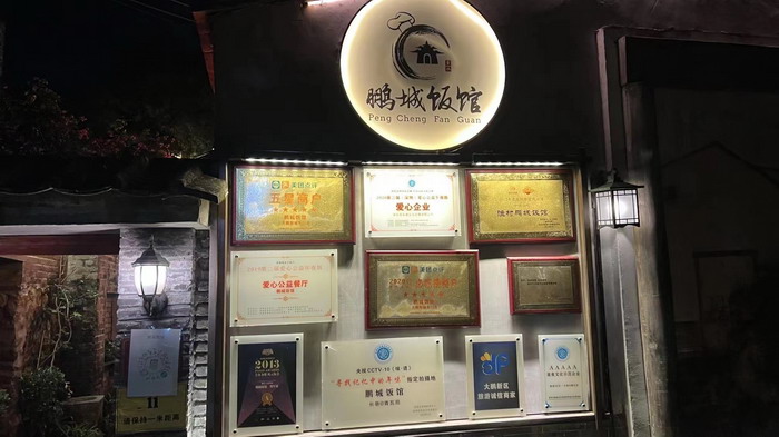 东街草市 酒肆街，酒肆街小酒馆定位 年轻人的社交圈 深圳酒肆街镇  汴河书院 酒肆街·深圳签约仪式 【酒肆街】团队签约罗湖水贝珠宝大厦 欢乐上河之【酒肆街】 酒肆深圳旗舰 红色文旅小镇 四季康养 乡村振兴 酒肆街 茶肆街 新媒体 文旅产业汕尾红海湾 地产圆桌派 全球酒吧源酒肆 酒肆街小酒馆 久康元酒 本草精酿 百师医谷 四季康养落地重庆南川区 茶肆街 冷沙泉水乾丰茶 高山云雾 永隆山麓上河来 冷沙泉水 南川乾丰镇茶产业升级 前海四季康养管理（深圳）有限公司南川纪行 前海四季康养管理（深圳）有限公司总经理戴