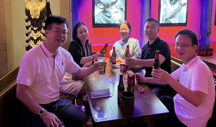 东街草市 酒肆街，酒肆街小酒馆定位 年轻人的社交圈 深圳酒肆街镇  汴河书院 酒肆街·深圳签约仪式 【酒肆街】团队签约罗湖水贝珠宝大厦 欢乐上河之【酒肆街】 酒肆深圳旗舰 红色文旅小镇 四季康养 乡村振兴 酒肆街 茶肆街 新媒体 文旅产业汕尾红海湾 地产圆桌派 全球酒吧源酒肆 酒肆街小酒馆 久康元酒 本草精酿 百师医谷 四季康养落地重庆南川区 茶肆街 冷沙泉水乾丰茶 高山云雾 永隆山麓上河来 冷沙泉水 南川乾丰镇茶产业升级 前海四季康养管理（深圳）有限公司南川纪行 前海四季康养管理（深圳）有限公司总经理戴