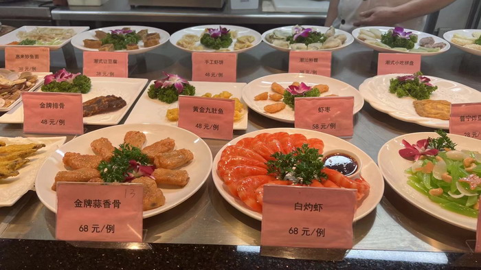 东街草市 酒肆街，酒肆街小酒馆定位 年轻人的社交圈 深圳酒肆街镇  汴河书院 酒肆街·深圳签约仪式 【酒肆街】团队签约罗湖水贝珠宝大厦 欢乐上河之【酒肆街】 酒肆深圳旗舰 红色文旅小镇 四季康养 乡村振兴 酒肆街 茶肆街 新媒体 文旅产业汕尾红海湾 地产圆桌派 全球酒吧源酒肆 酒肆街小酒馆 久康元酒 本草精酿 百师医谷 四季康养落地重庆南川区 茶肆街 冷沙泉水乾丰茶 高山云雾 永隆山麓上河来 冷沙泉水 南川乾丰镇茶产业升级 前海四季康养管理（深圳）有限公司南川纪行 前海四季康养管理（深圳）有限公司总经理戴