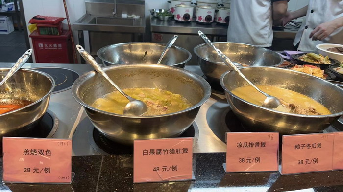东街草市 酒肆街，酒肆街小酒馆定位 年轻人的社交圈 深圳酒肆街镇  汴河书院 酒肆街·深圳签约仪式 【酒肆街】团队签约罗湖水贝珠宝大厦 欢乐上河之【酒肆街】 酒肆深圳旗舰 红色文旅小镇 四季康养 乡村振兴 酒肆街 茶肆街 新媒体 文旅产业汕尾红海湾 地产圆桌派 全球酒吧源酒肆 酒肆街小酒馆 久康元酒 本草精酿 百师医谷 四季康养落地重庆南川区 茶肆街 冷沙泉水乾丰茶 高山云雾 永隆山麓上河来 冷沙泉水 南川乾丰镇茶产业升级 前海四季康养管理（深圳）有限公司南川纪行 前海四季康养管理（深圳）有限公司总经理戴