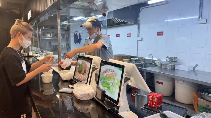 东街草市 酒肆街，酒肆街小酒馆定位 年轻人的社交圈 深圳酒肆街镇  汴河书院 酒肆街·深圳签约仪式 【酒肆街】团队签约罗湖水贝珠宝大厦 欢乐上河之【酒肆街】 酒肆深圳旗舰 红色文旅小镇 四季康养 乡村振兴 酒肆街 茶肆街 新媒体 文旅产业汕尾红海湾 地产圆桌派 全球酒吧源酒肆 酒肆街小酒馆 久康元酒 本草精酿 百师医谷 四季康养落地重庆南川区 茶肆街 冷沙泉水乾丰茶 高山云雾 永隆山麓上河来 冷沙泉水 南川乾丰镇茶产业升级 前海四季康养管理（深圳）有限公司南川纪行 前海四季康养管理（深圳）有限公司总经理戴