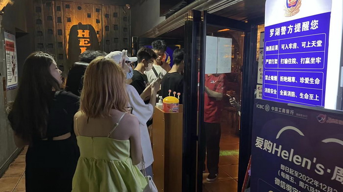 东街草市 酒肆街，酒肆街小酒馆定位 年轻人的社交圈 深圳酒肆街镇  汴河书院 酒肆街·深圳签约仪式 【酒肆街】团队签约罗湖水贝珠宝大厦 欢乐上河之【酒肆街】 酒肆深圳旗舰 红色文旅小镇 四季康养 乡村振兴 酒肆街 茶肆街 新媒体 文旅产业汕尾红海湾 地产圆桌派 全球酒吧源酒肆 酒肆街小酒馆 久康元酒 本草精酿 百师医谷 四季康养落地重庆南川区 茶肆街 冷沙泉水乾丰茶 高山云雾 永隆山麓上河来 冷沙泉水 南川乾丰镇茶产业升级 前海四季康养管理（深圳）有限公司南川纪行 前海四季康养管理（深圳）有限公司总经理戴