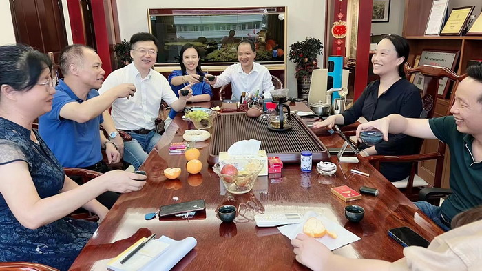 惠州酒肆街 东街草市 酒肆街，酒肆街小酒馆定位 年轻人的社交圈 深圳酒肆街镇  汴河书院 酒肆街·深圳签约仪式 【酒肆街】团队签约罗湖水贝珠宝大厦 欢乐上河之【酒肆街】 酒肆深圳旗舰 红色文旅小镇 四季康养 乡村振兴 酒肆街 茶肆街 新媒体 文旅产业汕尾红海湾 地产圆桌派 全球酒吧源酒肆 酒肆街小酒馆 久康元酒 本草精酿 百师医谷 四季康养落地重庆南川区 茶肆街 冷沙泉水乾丰茶 高山云雾 永隆山麓上河来 冷沙泉水 南川乾丰镇茶产业升级 前海四季康养管理（深圳）有限公司南川纪行 前海四季康养管理（深圳）有限公司总经理戴